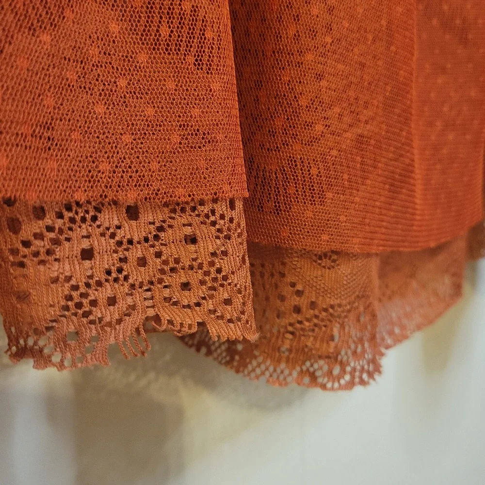 DownEast Rust Orange Lace Mesh Skirt Womens Medium‎ Scalloped Hem Knee Length